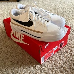 New Without Box included Nike Court Legacy Lift! Size 7 1/2!